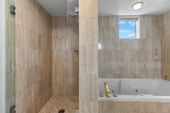 Building Photo - 1800 Sunset Harbour Dr