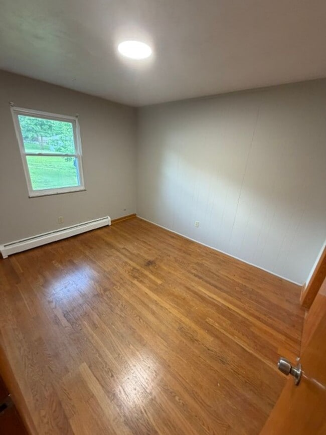 Building Photo - 523 Mishler Rd