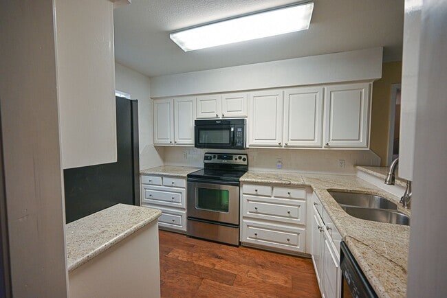 Building Photo - Beautiful 3 bedroom 2 bath Runaway Bay,  TX