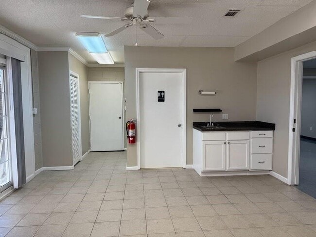 Building Photo - 108 Elm Rd