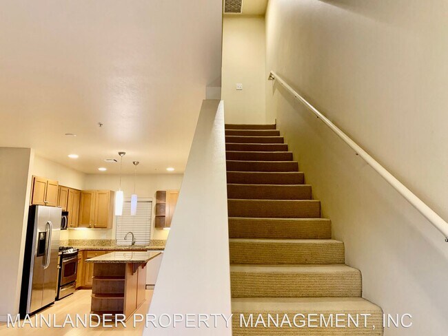 Building Photo - 2 br, 2 bath House - 10606 SE MAIN STREET ...