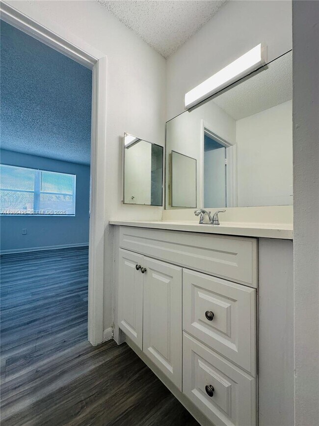 Building Photo - 8102 SW 21st Ct