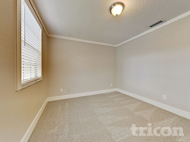 Building Photo - 11803 Willow Point Way