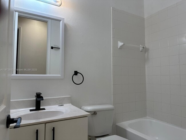 Building Photo - 955 NE 42nd Terrace