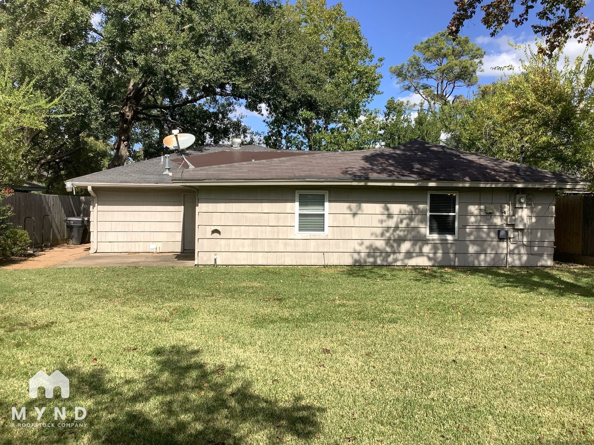 Building Photo - 7519 Schiller St