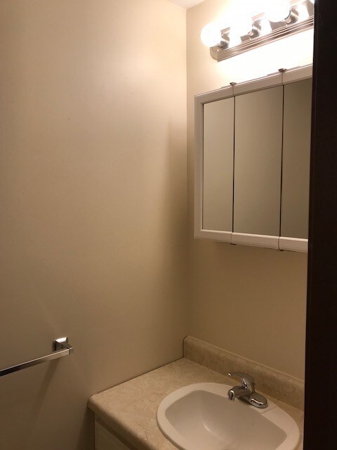 powder room - 423 George St