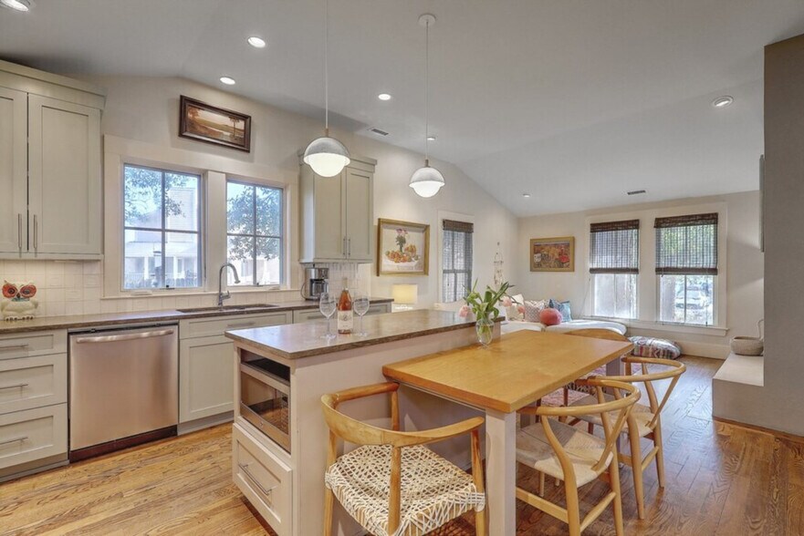 Building Photo - 278 Palm St