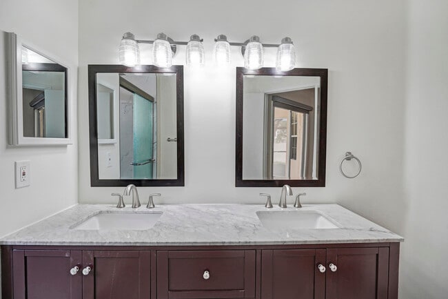 Building Photo - 6513 Via Regina