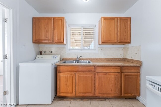 Building Photo - 1108 Tumbleweed Ave