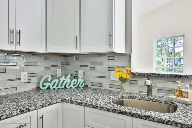 Building Photo - 413 Virginia Ave