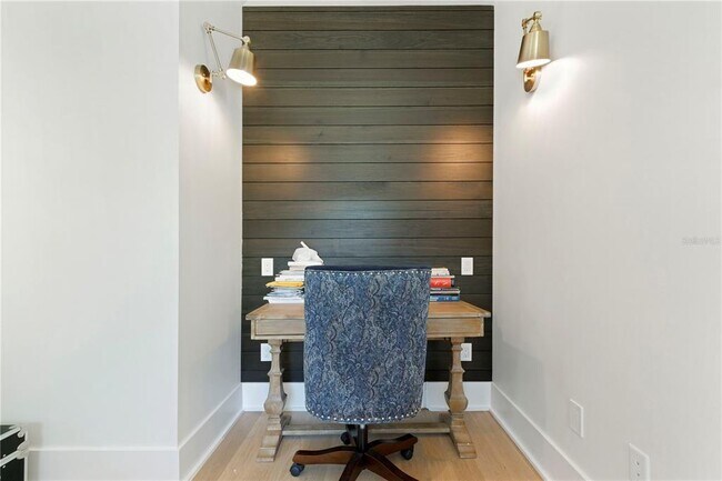 Building Photo - 319 W Frances Ave