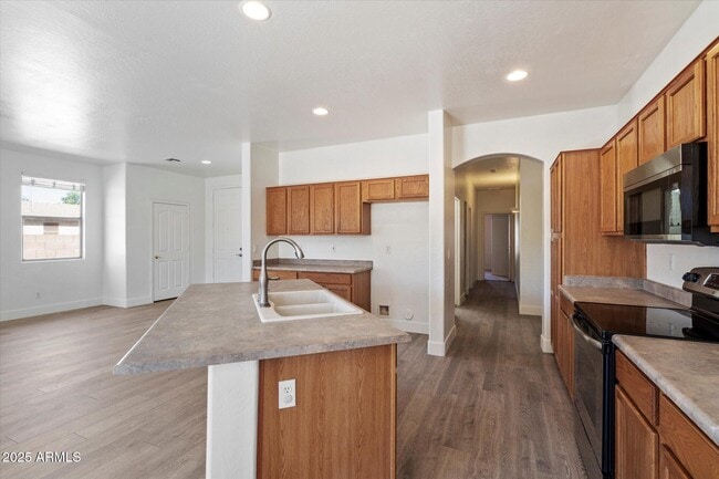 Building Photo - 12565 W Apodaca Dr