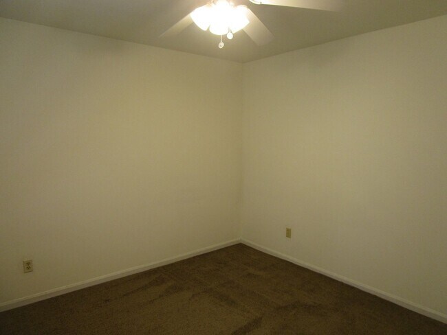 Building Photo - 3519-3521-3521 Prescott Dr