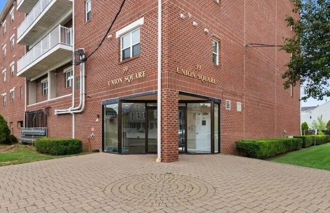 Building Photo - Modern 2BR / 2BA Condo with Balcony & Parking at Union Square – Hackensack