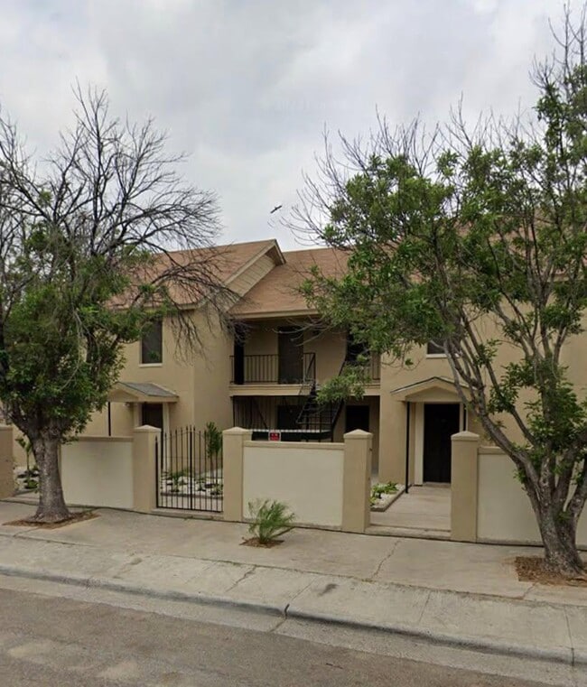 Building Photo - 1419 E Eistetter St