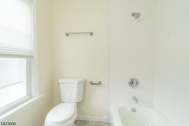 Building Photo - 75 Park Ave