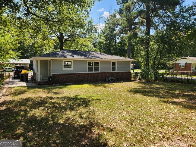 Building Photo - 224 Larkspur Ln