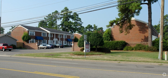 Building Photo - Kensington Court Apartments