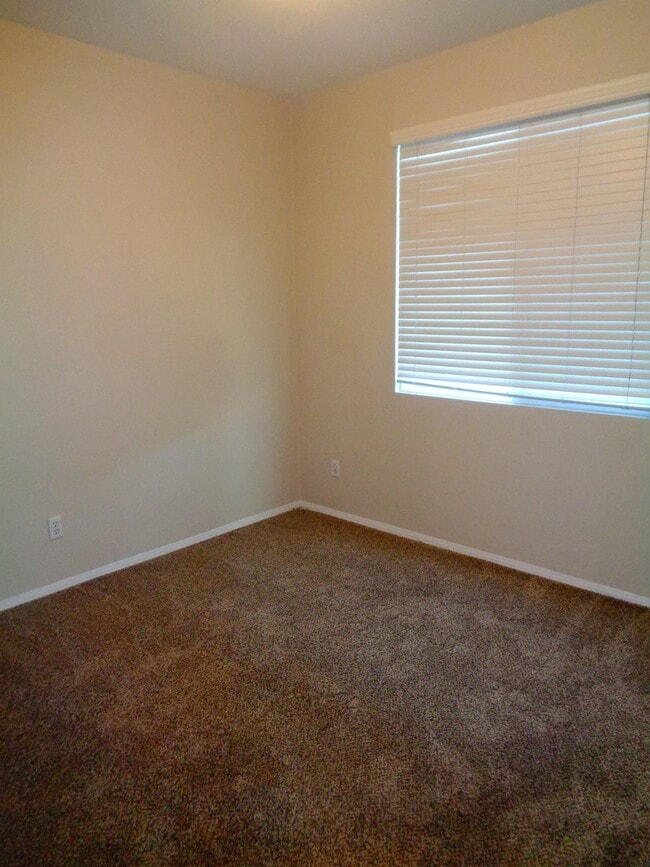 Building Photo - 3 Bed 3 Bath Condo for Rent at the Whittie...