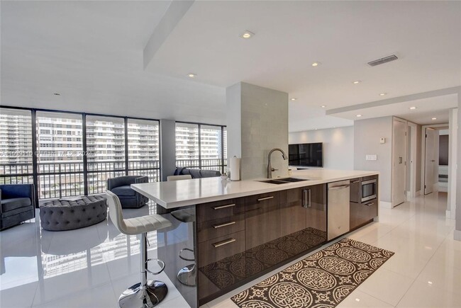 Building Photo - 2049 S Ocean Dr