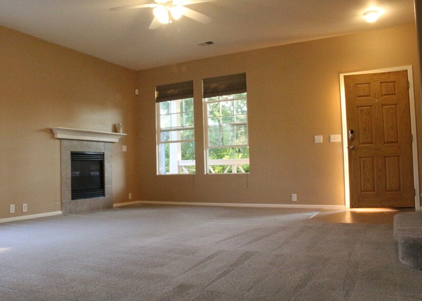 Building Photo - 3425 East 123rd Drive