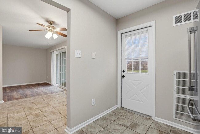 Building Photo - 4546 Rosemarie Dr