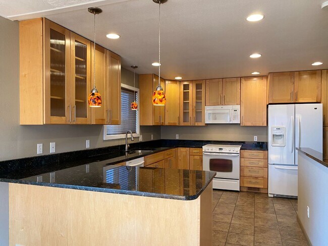 Building Photo - Home With Amazing River Views!