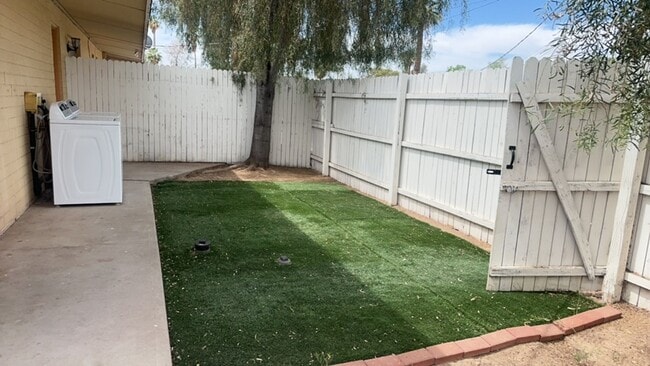 Building Photo - $1,250 For Lease-1 Bedroom-1 Bath Apt in Triplex With Private Yard-Washer & Dryer in Phoenix 85008 !