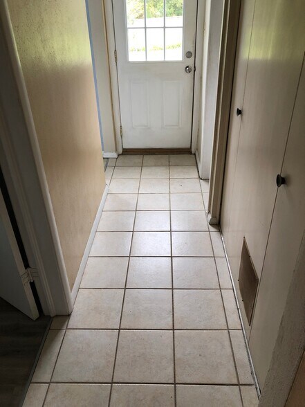 Building Photo - 301 Pepper Mill Ct