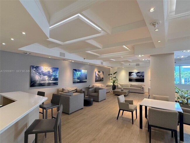 Building Photo - 100 Lincoln Rd