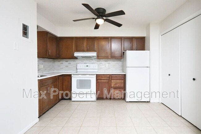 Building Photo - 530 Laurel St