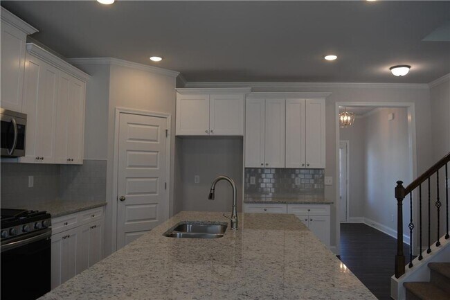 Building Photo - 215 Hellen Vly Dr