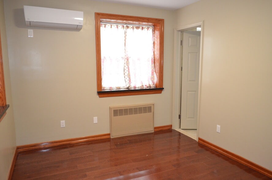 private room - 14906 Elm Ave