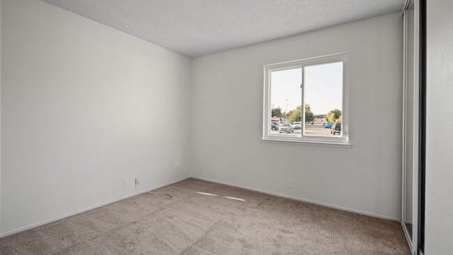 Building Photo - 4 Bedroom home with RV parking