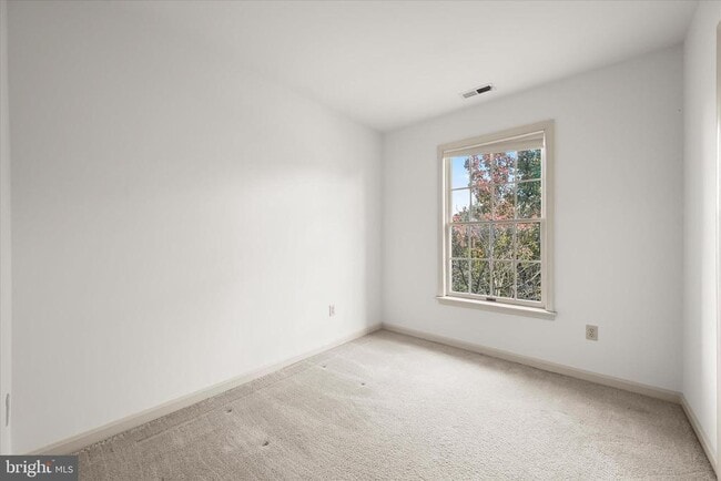 Building Photo - 20 Tenby Ct