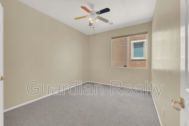 Building Photo - 224 Emerald Vista Way
