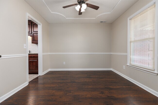 Building Photo - 102 Bordeaux Ln