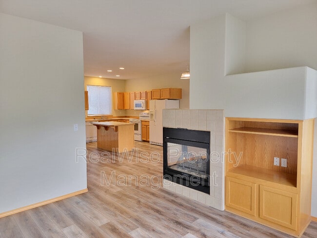Building Photo - 1085 Golden Pheasant Dr