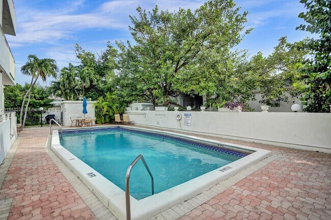 Building Photo - 2900 Banyan St