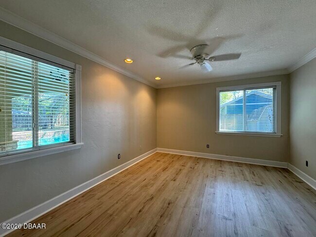 Building Photo - 190 Hidden Hills Dr