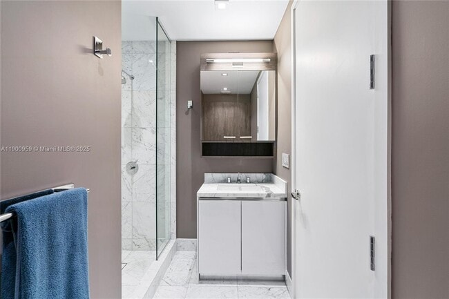 Building Photo - 16901 Collins Ave