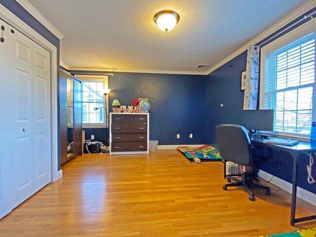 Building Photo - 375 Lowell Ave