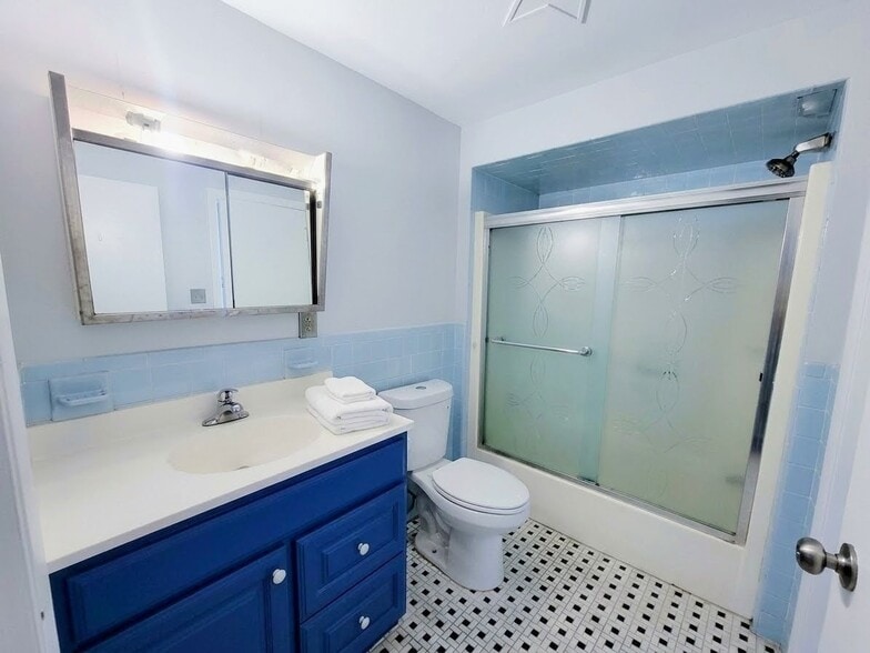 Building Photo - 300 Smithfield Rd