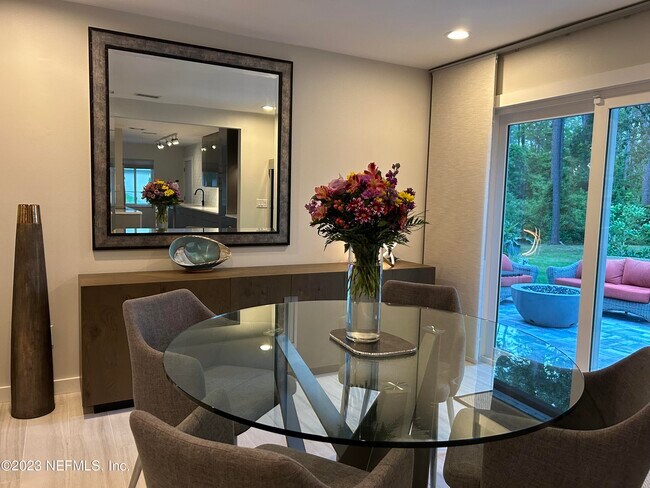 Building Photo - 937 Espinado Ave