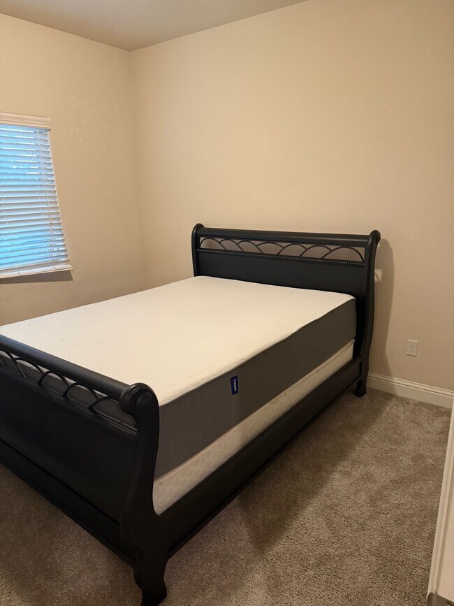 Building Photo - 2306 Malaspina Dr