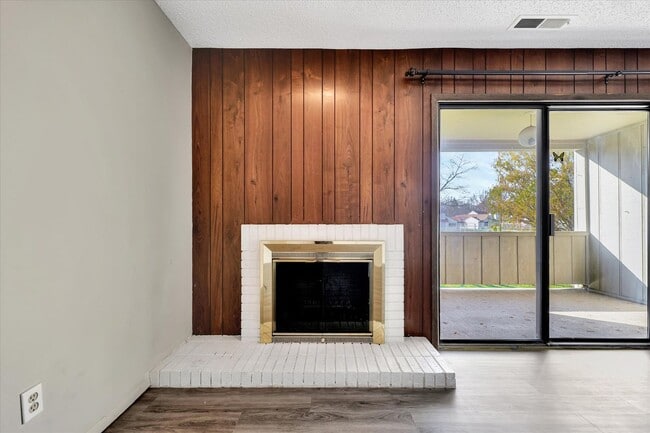 Building Photo - 2 bedroom, 2 bath condo - Available April 2026