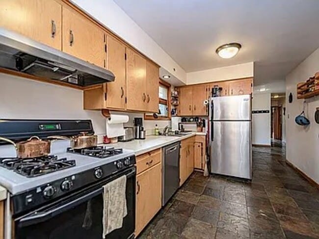 Building Photo - Marvelous 4 Bed 2.5 Bath House In Quarry H...