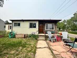 Building Photo - $0 DEPOSIT OPTION. Quaint 2 Bed, 1 Bath Ra...