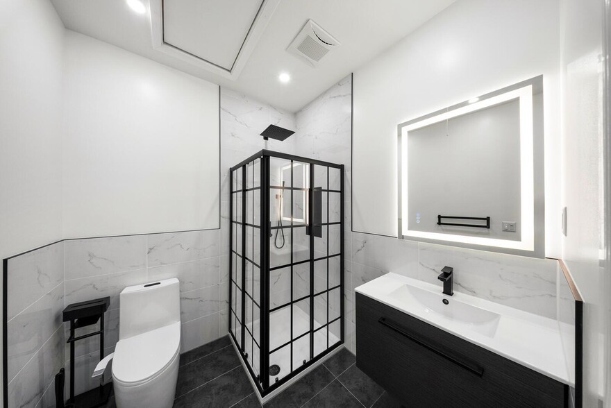 Building Photo - 9065 Watercrest Cir E