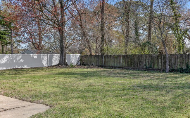 Building Photo - For Rent. 4 Bedrooms